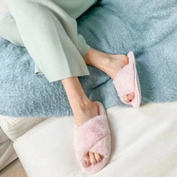 Splendid Like New EUC Plush Furrry Fuzzy Pink Cozy Slippers Size Medium/Large - Picture 1 of 7